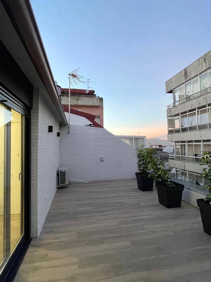 Black Parking A Menos De 1 Min A Pie Apartamento Vigo